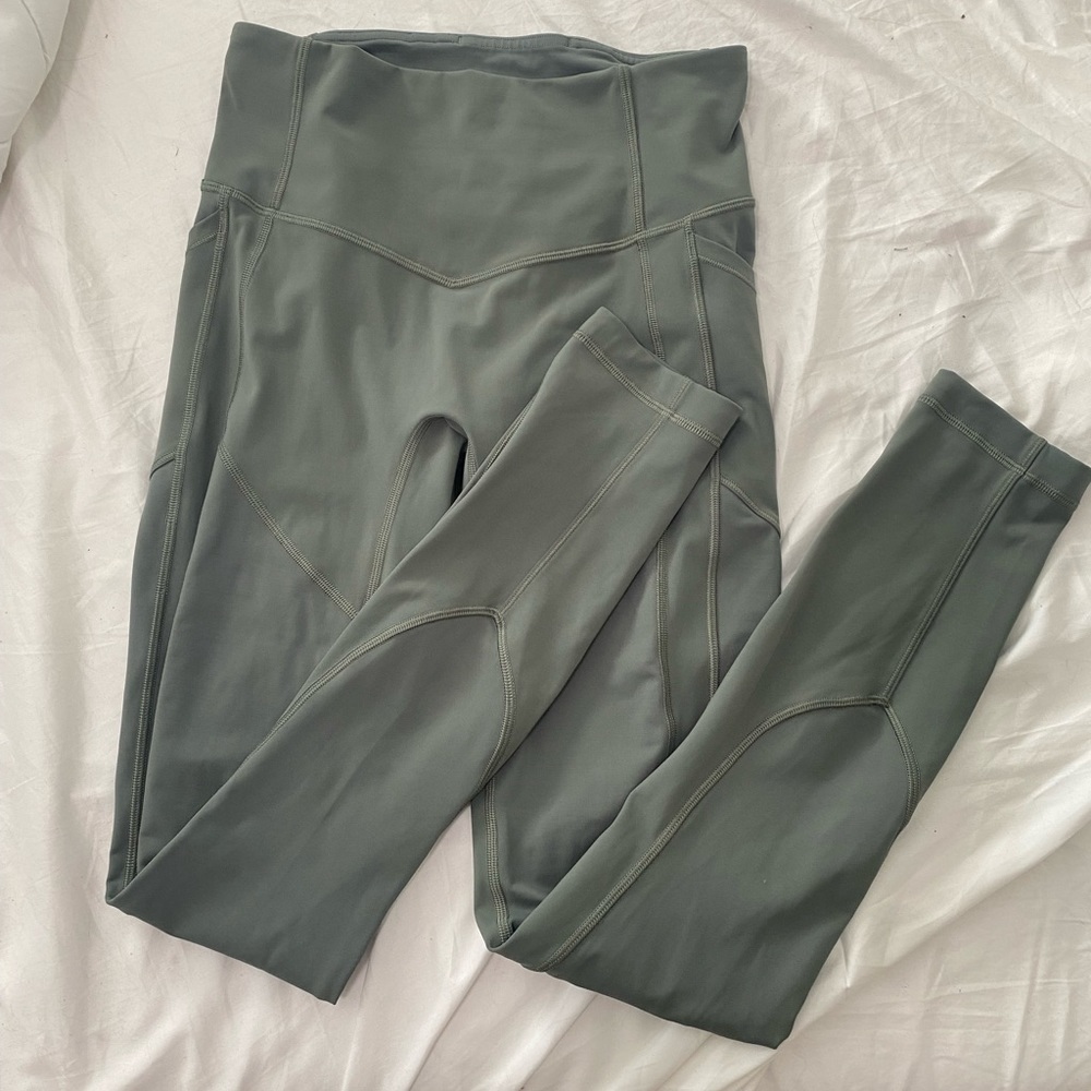 Lululemon size 6 leggings